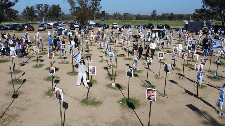 משפחות החטופים ונרצחים במיצג פסטיבל נובה ברעים