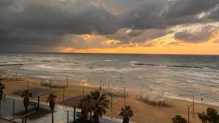 מעונן חלקית וירידה בטמפרטורות (צילום: יהודה חוכם) מזג אוויר חורפי בתל אביב