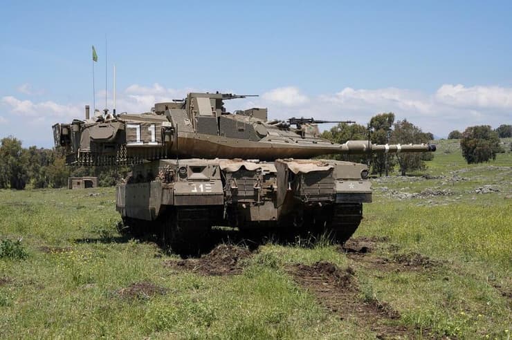שכבת הגנה אקטיבית לרק"ם. מערכת מעיל רוח על טנק מרכבה (צילום: דוברות רפאל) מעיל רוח