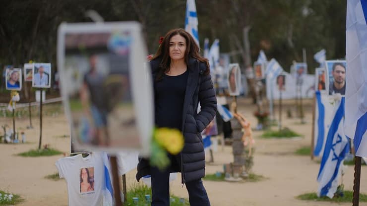 שריל סנדברג, מתוך הסרט "זעקות ואז שתיקה". היא לא לבד (צילום: רן מנדלסון) שריל סנדברג. מתוך "זעקות ואז שתיקה"