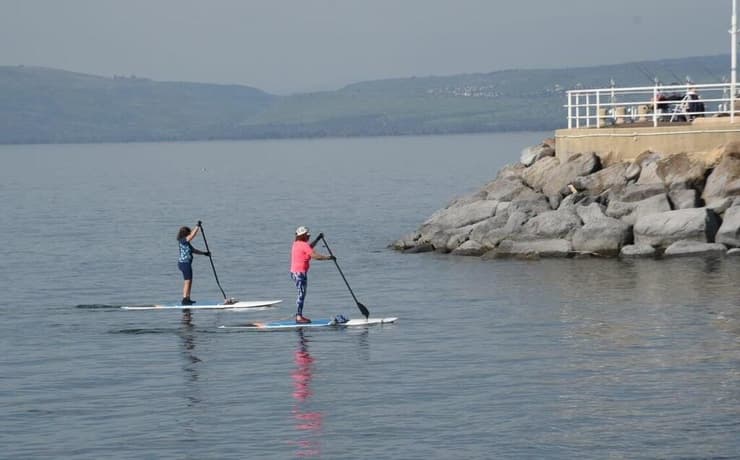 מבלים בכינרת