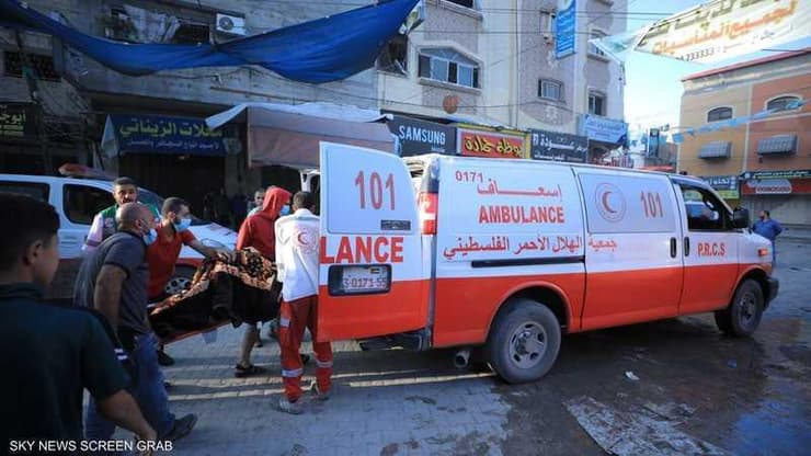 אמבולנס פלסטיני באזור בית החולים אל אמל אל-אמל ב חאן יונס רצועת עזה