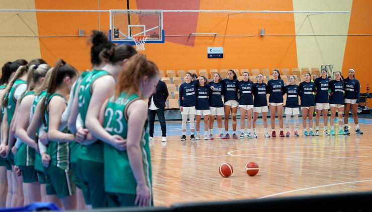 פברואר 2024: המחאה המכוערת של שחקניות נבחרת אירלנד (צילום: Oksana Dzadan/Sportsfile via Getty Images) נבחרת אירלנד