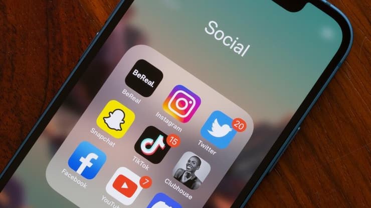 רשתות חברתיות. שעות הגלישה הפכו לקיצוניות (צילום: Tada Images / Shutterstock) רשתות חברתיות