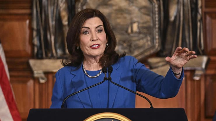 מושלת מדינת ניו יורק קאת׳י הוקול