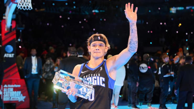 "אוהב את התחרות". מקלאנג אחרי הזכייה בשנה שעברה (צילום: Stacy Revere / GETTY IMAGES NORTH AMERICA / AFP) מקלאנג