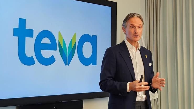 ריצ'רד פרנסיס, נשיא ומנכ"ל טבע, במפגש העיתונאים 