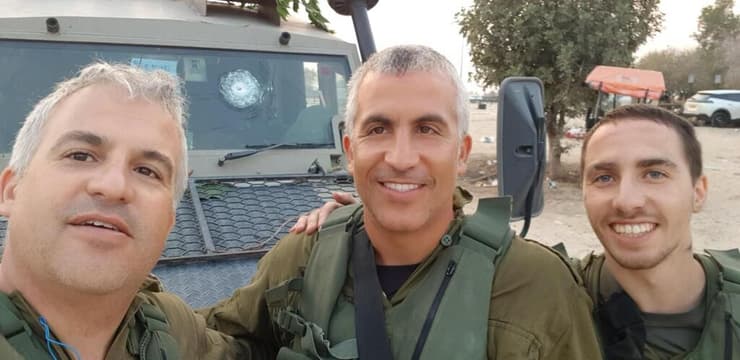 מימין לשמאל: איתיאל זהר, מנחם קלמנזון ואלחנן קלמנזון