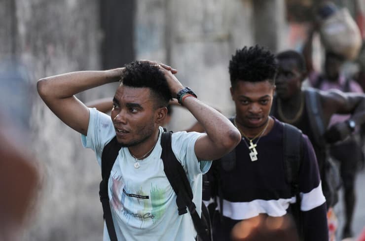 האיטי פורט או פרינס אנשים נמלטים בצל הלחימה 1 במרץ 2024