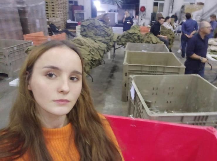 אולכסנדרה קיסלובה מתנדבת בבסיס צה"ל במהלך המלחמה אלכסנדרה קיסלובה מתנדבת בבסיס צה"ל