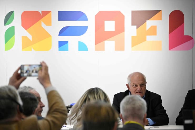 שר התיירות חיים כץ בתערוכת ITB Berlin 2024, לאיטליה הוא כבר לא יגיע (צילום: Tobias SCHWARZ / AFP) Minister of Tourism Haim Katz at the ITB Berlin exhibition