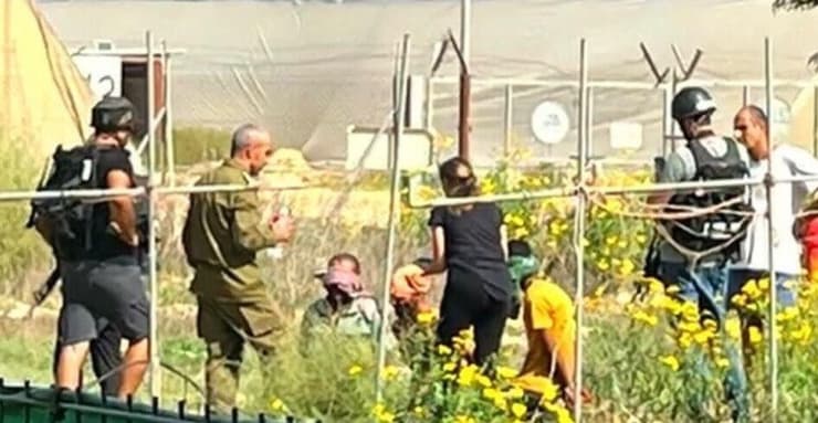 תיעוד של נסרין יוסף מנהלת משא ומתן עם הכוחות ב-7 באוקטובר