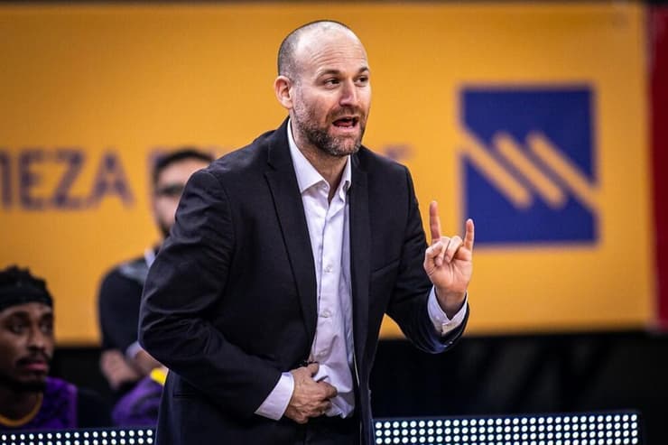 מאמן הפועל חולון עמית שרף