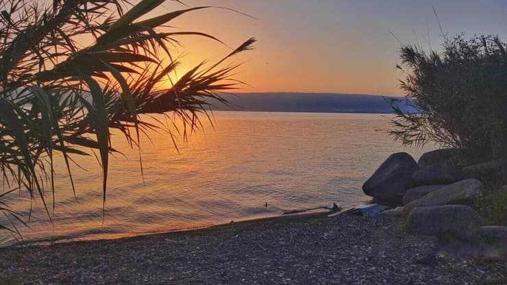 זריחה בכינרת