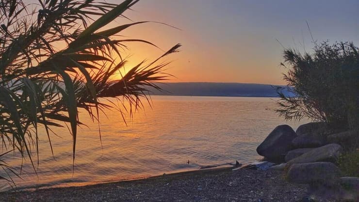 זריחה בכינרת