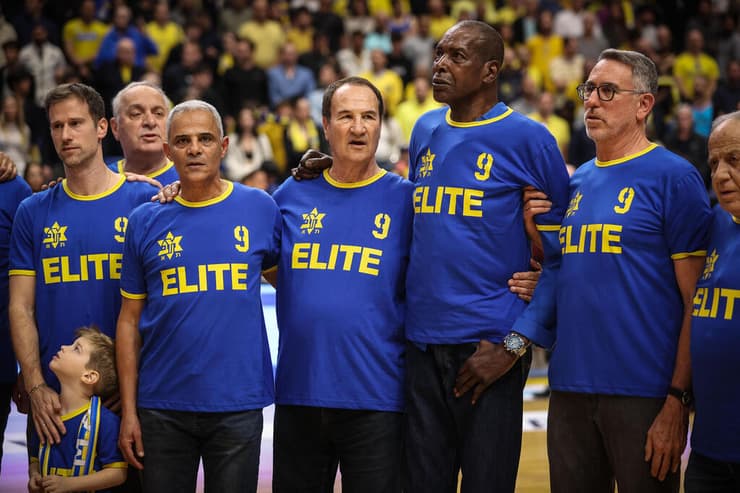 אולסי פרי, טל ברודי, רוני בוסני, צביקה שרף, ניב ברקוביץ' בטקס של מכבי ת"א למיקי ברקוביץ'