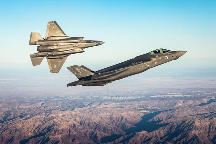 מטוס F-35 אדיר בבסיס נבטים