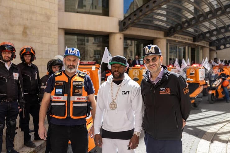 פלויד מייוות'ר במטה איחוד הצלה 