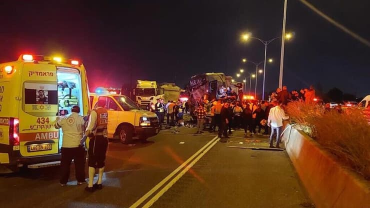 זירת תאונת הדרכים בכביש 6 בסמוך למחלף אייל