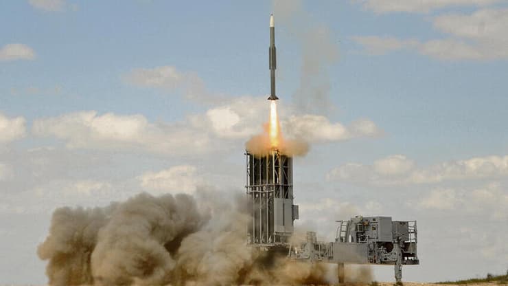 שיגור טיל חץ של התעשייה האווירית (צילום: התעשייה האווירית) yk13847947