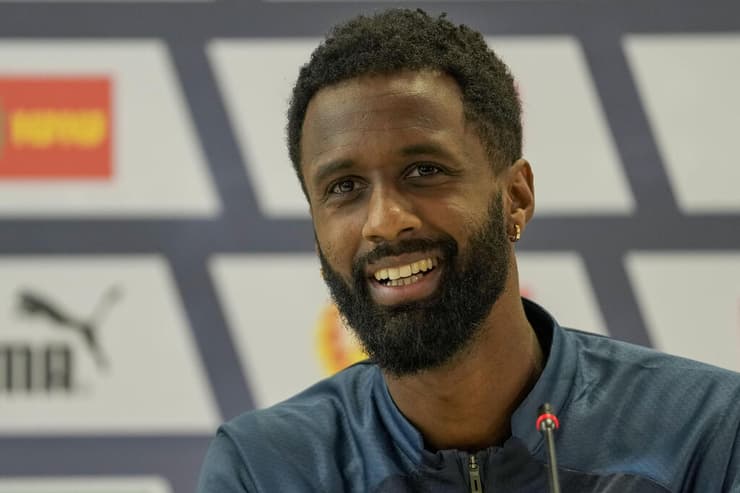 כמעט הסתבך עם האסטונים (צילום AP Photo/Darko Vojinovic) כמעט הסתבך עם האסטונים