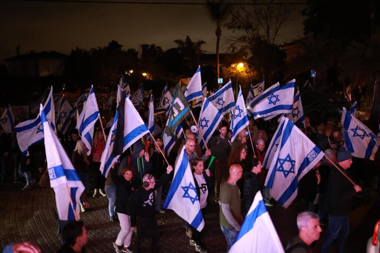 הפגנות מול ביתו של חבר הכנסת יואב קיש