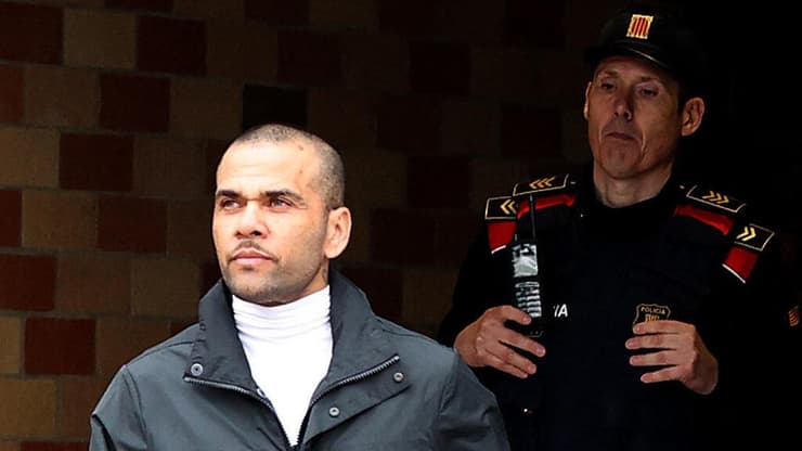 יעשה קמאבק? אלבס משתחרר מהכלא הספרדי (צילום: REUTERS/Bruna Casas) דני אלבס משתחרר מהכלא הספרדי