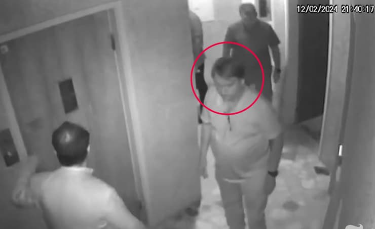 התיעוד של בולסונרו בשגרירות הונגריה בשנה שעברה, בסמוך להחרמת הדרכון וניסוח המכתב למיליי נשיא ברזיל ז'איר בולסונרו ב שגרירות הונגריה חשד שברח לשם כדי לקבל מקלט מדיני סרטון אבטחה שהשיג ניו יורק טיימס