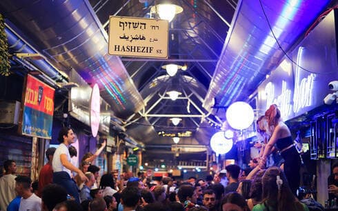 מחשש לאסון: איסור על מכירת אלכוהול והשמעת מוזיקה בשוק מחנה יהודה ביום העצמאות (צילום: רועי אלמן) שוק מחנה יהודה