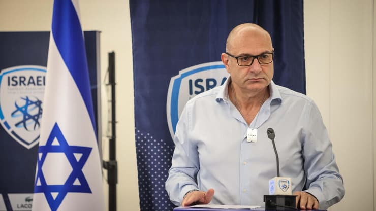 יו"ר ההתאחדות לכדורגל שינו זוארץ