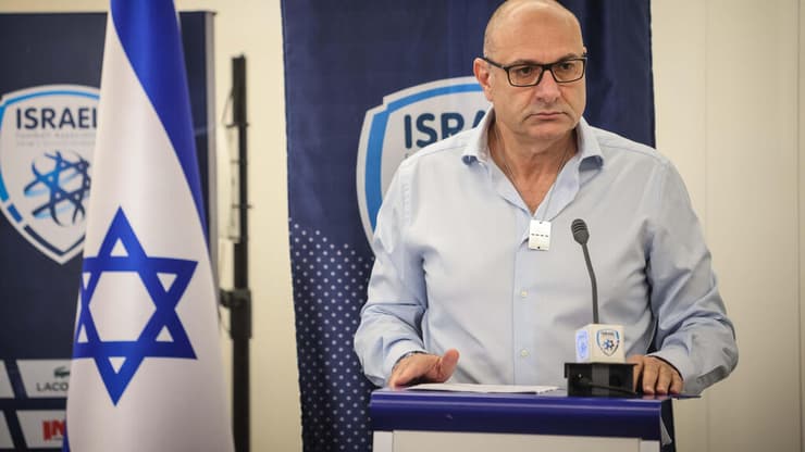 יו"ר ההתאחדות לכדורגל שינו זוארץ