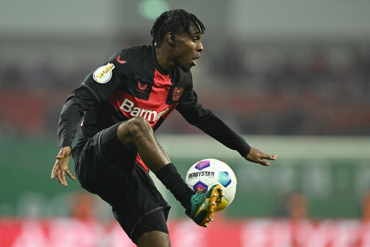 שחקן באייר לברקוזן ג'רמי פרימפונג