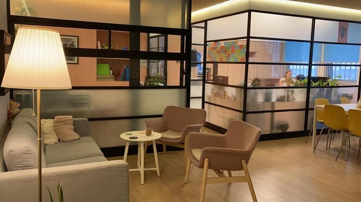 הכניסה למכללהּ. "מרגישה כאן בבית" (צילום: באדיבות המכללהּ) האקווריום