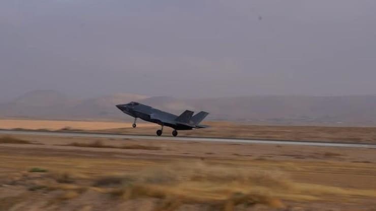 מטוסי F-35 "אדיר" חוזרים לבסיס נבטים