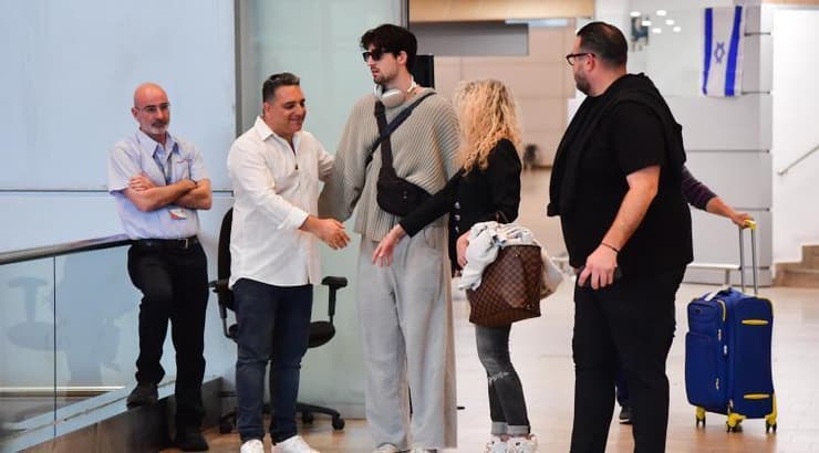 דני אבדיה עם אימו, שרון