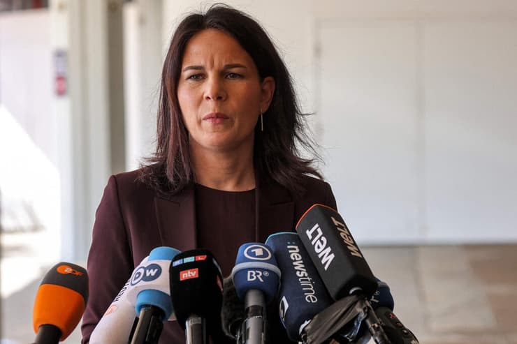 אנאלנה ברבוק 