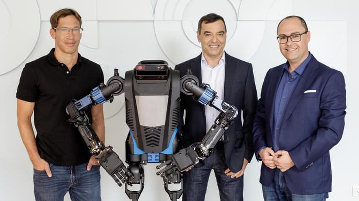 מימין: פרופ' שי שלו שוורץ, פרופ' אמנון שעשוע ופרופ' ליאור וולף, מייסדי מנטי רובוטיקס (צילום: מנטי רובוטיקס) מימין: פרופ' שי שלו שוורץ, פרופ' אמנון שעשוע ופרופ' ליאור וולף מייסדי מנטי רובוטיקס