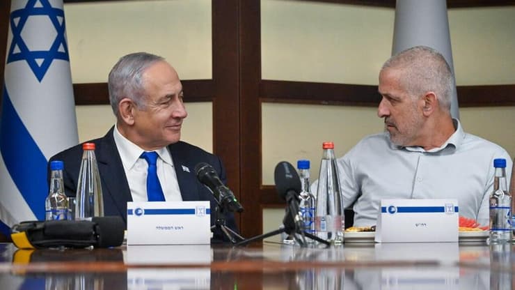 בר לצד נתניהו, אפריל 2024 (צילום: קובי גדעון, לע"מ) בנימין נתניהו, דדי ברנע ורונן בר