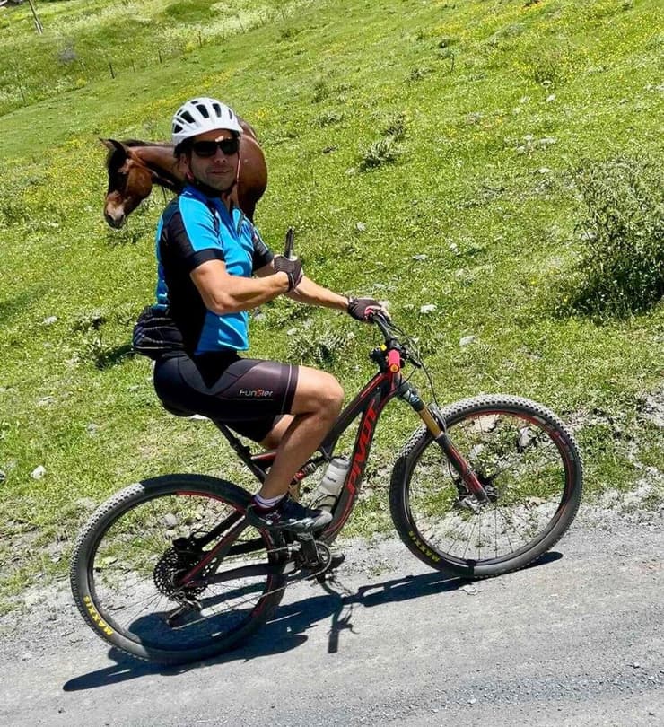 עופר קלדרון ברכיבות אופניים 