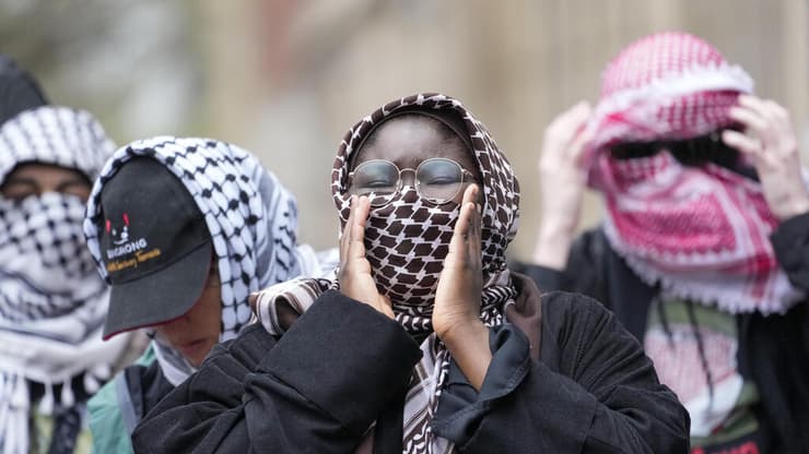 הפגנה פרו פלסטינית מפגינים מחוץ ל אוניברסיטת קולומביה ב ניו יורק ארה"ב
