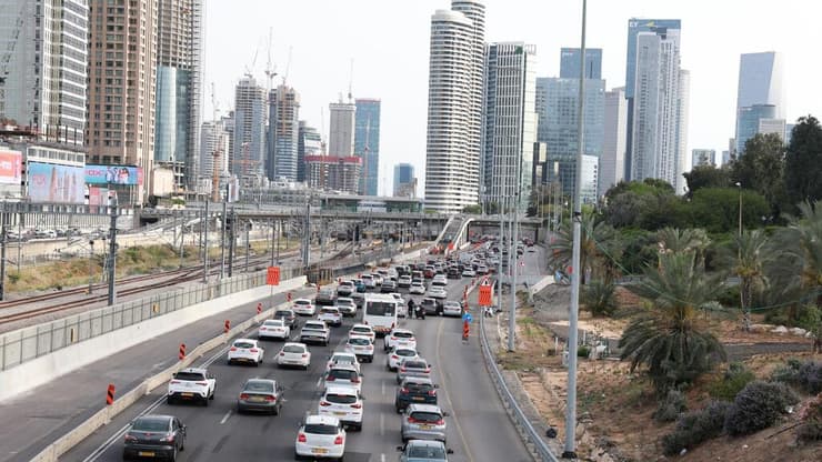 עומס בנתיבי איילון בערב החג של פסח