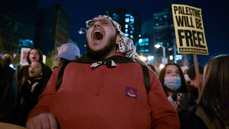 הפגנה נגד ישראל באוניברסיטת NYU (צילום: REUTERS/Idris Talib Solomon) הפגנה נגד ישראל באוניברסיטת ניו יורק ארה"ב NYU