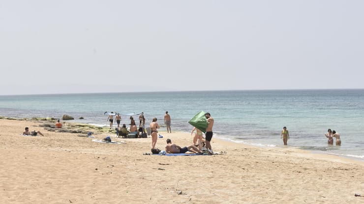 מבלים בחוף נהריה