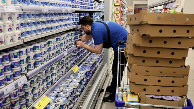 צילום: JACK GUEZ / AFP מוצרי חלב. סמוטריץ' לא יוכל לעכב ולבלום את ההתייקרות