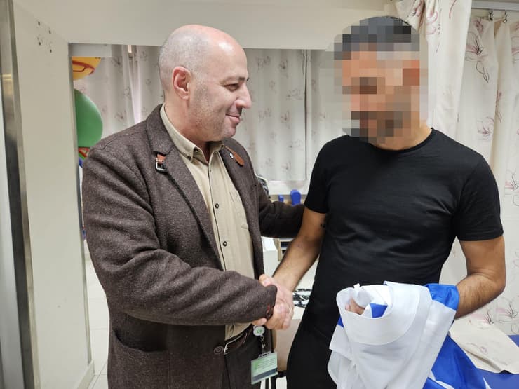 לכתבה בלבד! ד"ר יולי טרגר מנהל מחלקת שיקום סורוקה מטושטש