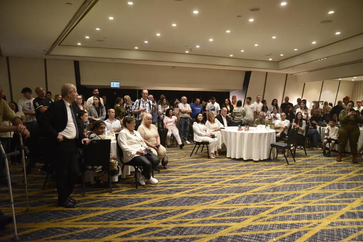 מפוני שלומי חוגים מימונה במלון בחיפה, פסח 2024 (צילום: שרון צור) אלוף פיקוד הצפון בחגיגות מימונה עם מפוני שלומי בדן פנורמה חיפה