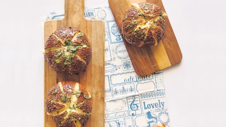 לחמניות פרח גבינות ושום