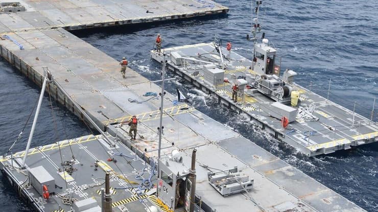 בניית הרציף הימי על ידי ארה"ב מול חופי רצועת עזה