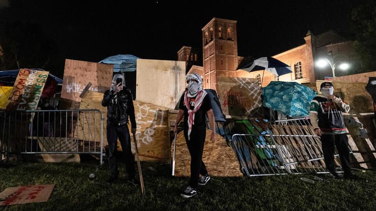 ארה"ב עימות בין מפגינים תומכי ישראל ל פרו פלסטינים ב מאהל מחאה אוניברסיטת קליפורניה לוס אנג'לס
