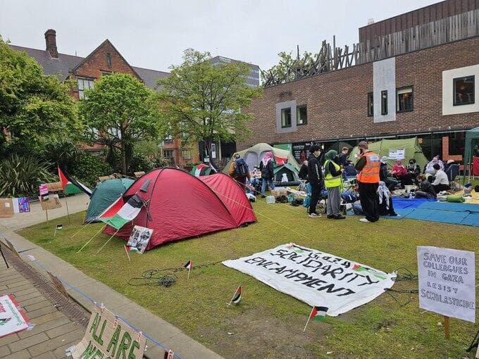 בריטניה קמפוסים אוניברסיטה הפגנות נגד ישראל בעד פלסטינים מאהלי מחאה
